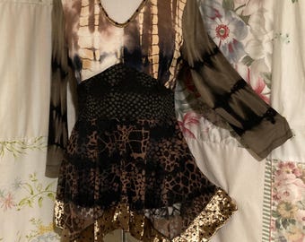 MEDIUM, Stretchy Patchwork Bohemian Lined Black Gold Blouse