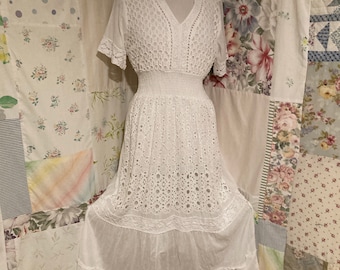 MEDIUM/LARGE, Cotton Eyelet and Lace Lined Bohemian Hippie Flowerchild Boho Long Full White Dress