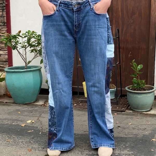 EXTRA LARGE, XXL, Levi Strauss Upcycled Denim Boho Hippie Flowerchild Brodé Patchwork Bleu Jeans