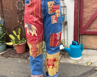 MEDIUM, LEVI STRAUSS gepatchte geborduurde geüpcycled denim boho hippie bloemenprint boho extra lange jeans, maat 12