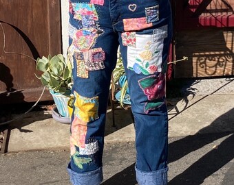 MEDIUM, geüpcycled Levi Strauss geborduurd patchwork boho hippie boho bloem kinderblauwe jeans