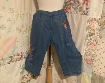 MEDIUM Size 12, Embroidered Boho Hippie Flowerchild Cotton Capris with 5 Pockets including Cargo Pocket