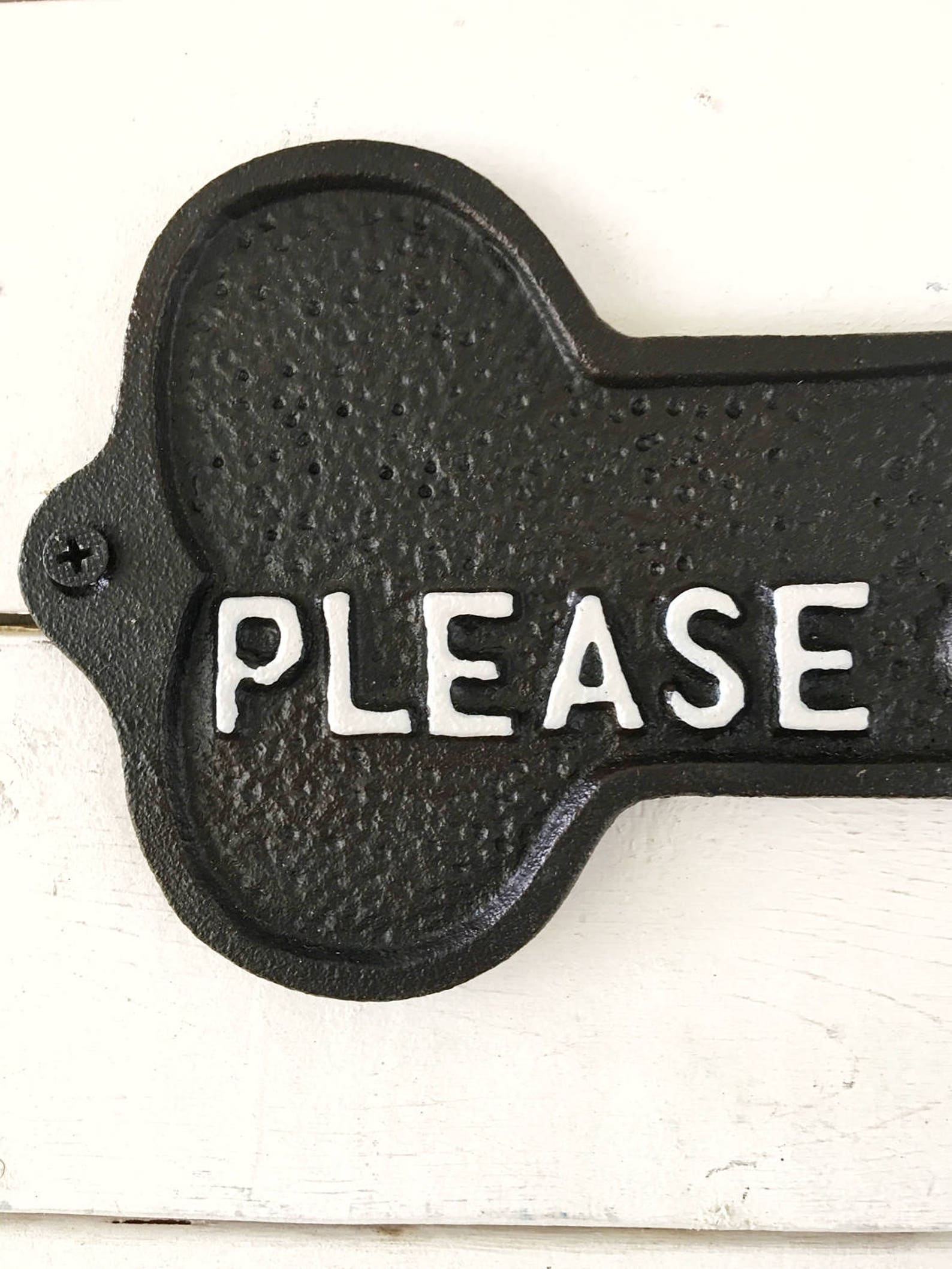 "Dogs Please Close The Gate" Cast Iron Sign - Rustic Black & White Wall/Gate Plaque