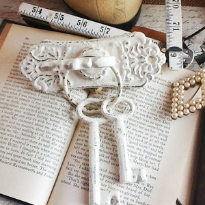 Shabby Chic Door-Skeleton Key Hook-Back Plate-Jewelry Holder-Rustic-Curtain Tie Backs-Antique Inspired-Towel Holder-French Decor-Paris Home image 5