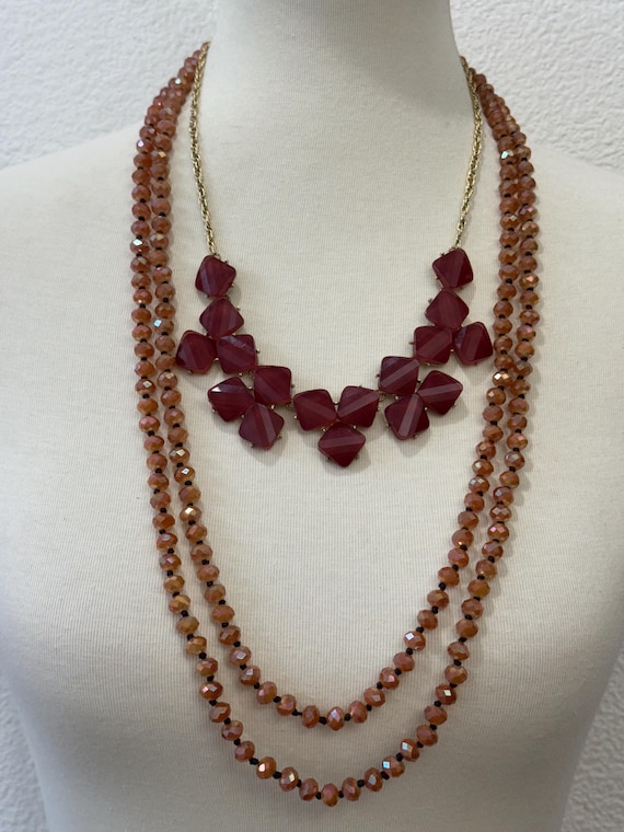 2 different styles vintage necklaces.