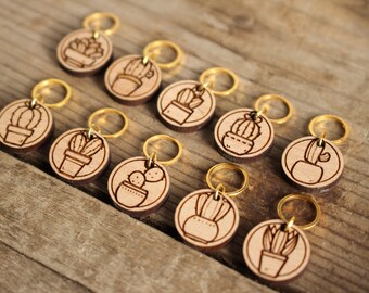 Little Cacti Engraved Stitch Markers and Storage Tin, Wooden Cacti knitting stitch markers, Knitting Accessories and gifts, Gift for Her