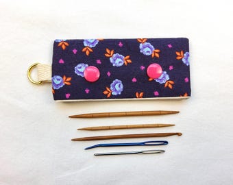 LOT - Aiguilles et pochette/support pour torsades en bambou et fixateur de points, aiguilles à laine - Bourgeons de bébé