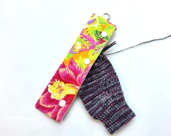 Pfingstrose Stricknadelrolle: Maschenhalter, Druckknopfbeutel