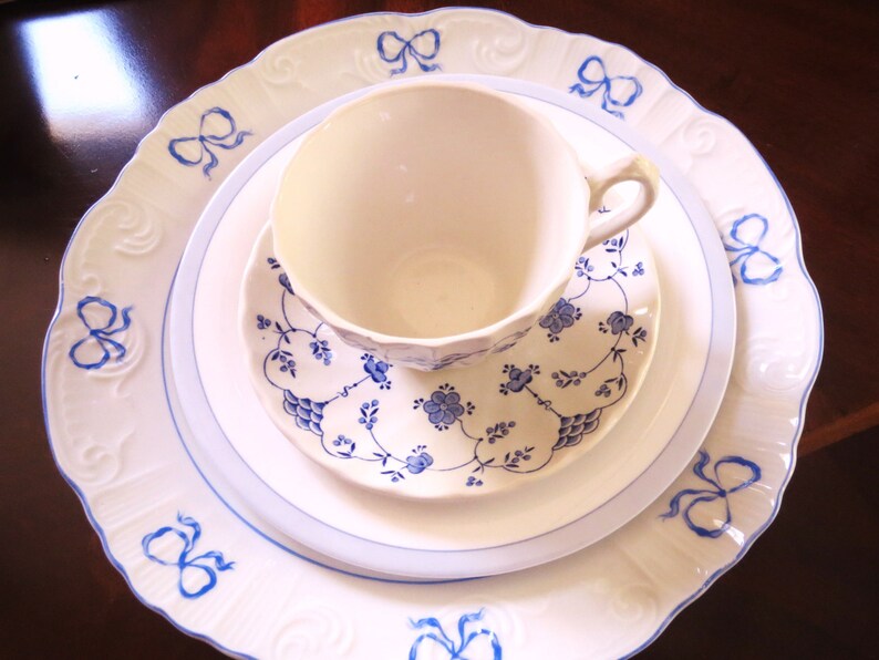 Salad Teacup and Saucer Dinner Plates Vista Alegre Mismatched setting blue pattern plates Myott Finlandia