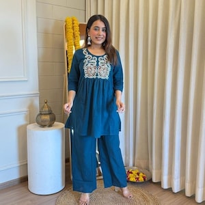 Blauwe geborduurde katoenen combi-set – 2-delige Indiase tuniektop en broek | Boho-etnische damesoutfit | Handgemaakte festivalkleding