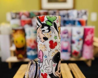Hola Toodles, este vaso de 20 oz se ve increíble; presenta a Mickey Mouse y sus amigos.