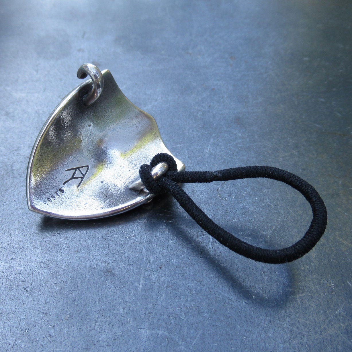 Shield Fine Silver Ponytail Holder- Speaker Grate Texture  display picture 1