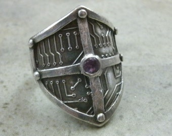 Anello con scudo per circuito stampato in argento pregiato - Anello cyberpunk - Scheda madre medievale - Tecnico - Rinascimentale - Hacker di fantascienza - Gioielli cyberpunk