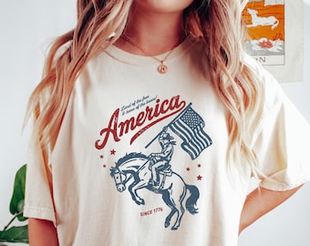 Rodeo America T Shirt Cowboy Waving American Flag Retro Graphic Tee Land of the Free Patriotic Tshirt Vintage Style Fourth of July Shirts