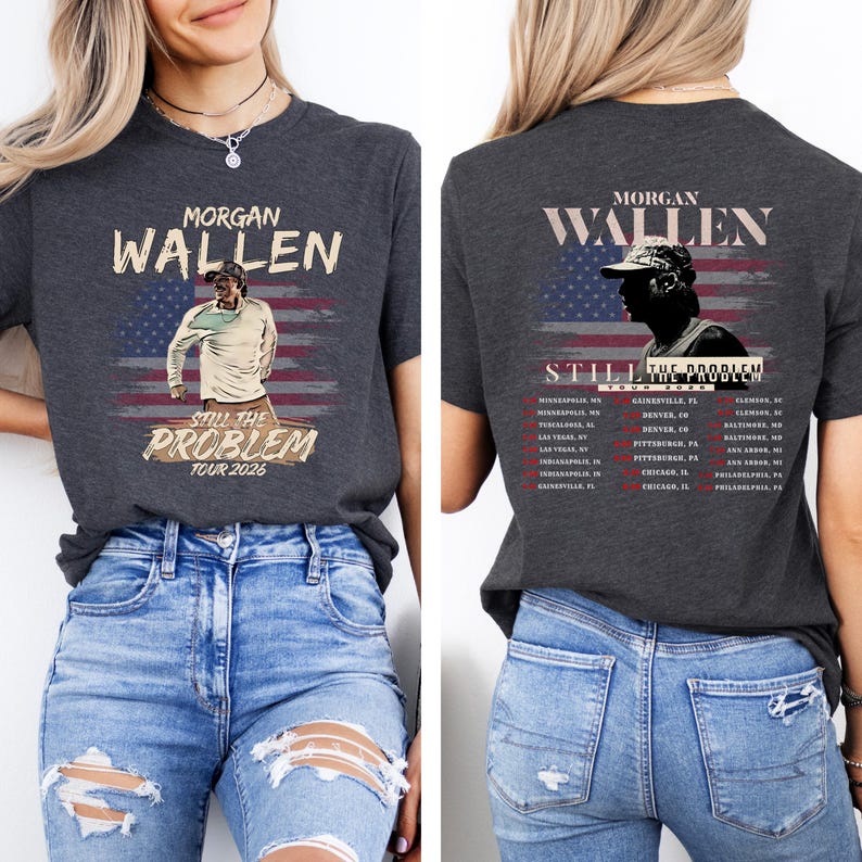 Może przedstawiać: Ciemnoszara koszulka z napisem "MORGAN WALLEN" nad wizerunkiem osoby na tle amerykańskiej flagi. Z przodu koszulki widnieje r&oacute;wnież napis "STILL THE PROBLEM TOUR 2026". Z tyłu koszulki znajduje się ten sam tekst i lista miast trasy.