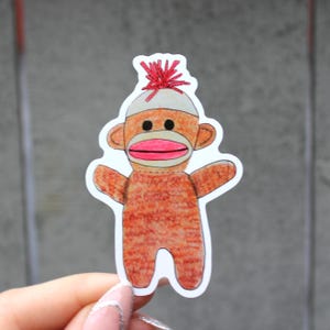 Handgezeichneter Sock Monkey Vinyl-Aufkleber | Nostalgischer Spielzeug Aufkleber