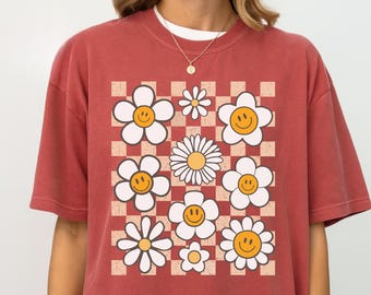 Smiley Face Flower Shirt, Retro Daisy Tee, Checkered Floral Shirt, Groovy Boho T-Shirt, Happy Face Graphic Tee, Cute Summer Shirt