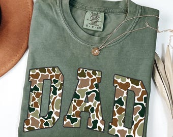 Comfort Colors Camo Dad Shirt – Duck Camouflage Father’s Day Gift, Retro Daddy Tee, Varsity Style Men’s Shirt, Outdoorsman Gift for Him.