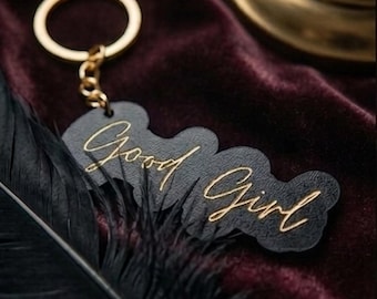 Good Girl-sleutelhanger: perfect voor je favoriete boekenliefhebber, smoezelige, door romantiek geobsedeerde persoon in je leven. Zwart acryl