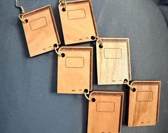 Hangoorbellen met 3 boeken | Sieraden boekenliefhebber | Handgemaakt lezerscadeau | Literaire oorbellen | BookTok-cadeau voor lezers