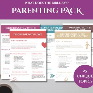 Pode incluir: Um conjunto de guias parentais intitulado "Parenting Pack" com o texto "What Does The Bible Say?". Os guias cobrem tópicos como disciplina, mídia e fé. A imagem inclui um laptop, uma xícara de café e um círculo roxo com o texto "25 Unique Topics."