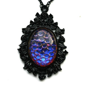 Collier gothique en opale peau de serpent