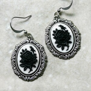 Cameo Necklace with Black Rose image 5