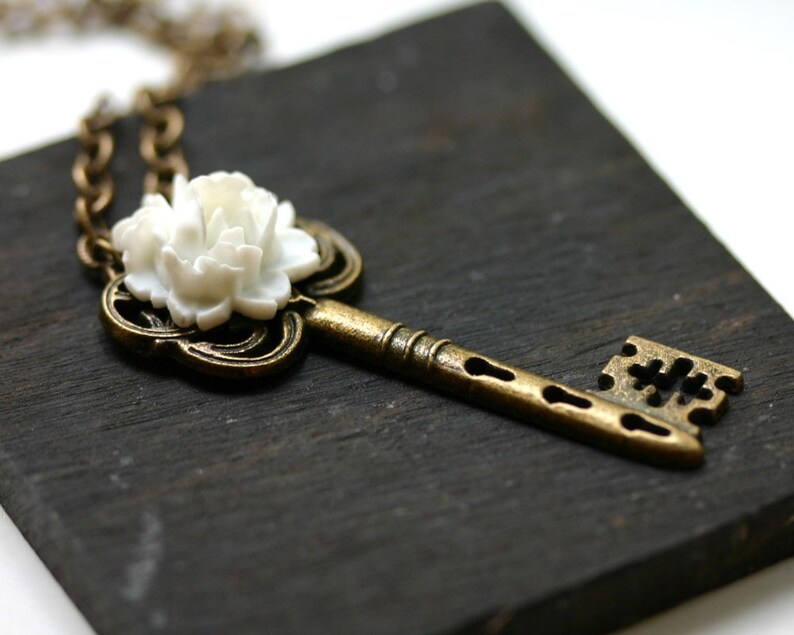 White Rose Antique Brass Skeleton Key Necklace Etsy
