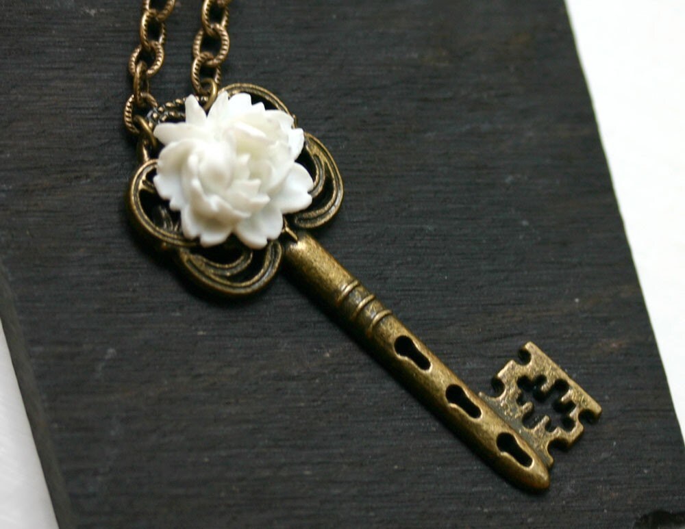 White Rose Antique Brass Skeleton Key Necklace Etsy