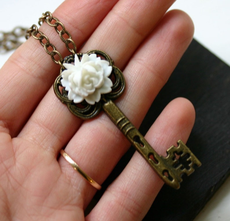 White Rose Antique Brass Skeleton Key Necklace Etsy