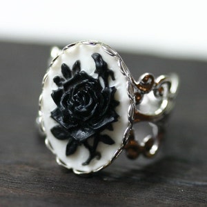 Cameo Necklace with Black Rose image 4