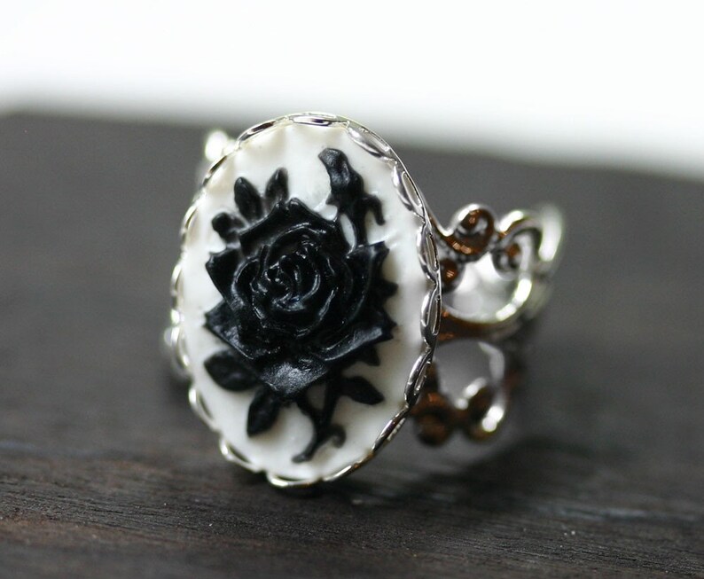 Cameo Necklace with Black Rose image 4