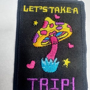 Grön Alien Face Patch – Söt UFO-inspirerad broderad stryk- eller sy-på-lapp – Rymdestetiskt märke för jackor, väskor och mössor