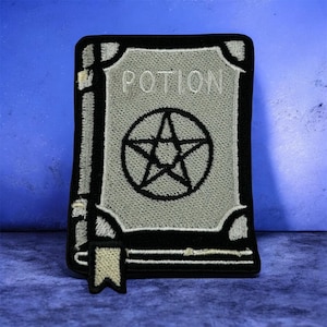 Parche gótico pentagrama brujería Libro de hechizos lindo Bordado - 2.7x3.5 pulgadas - Poción arte satánico Grimorio - Insignia termoadhesiva símbolo espiritual