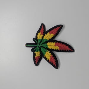Rasta Leaf Embroidered Patch/Reggae Weed Leaf Iron-On / Sew-On Badge Red Yellow Green Cannabis Applique for Clothing, Bags, Jackets fix gift