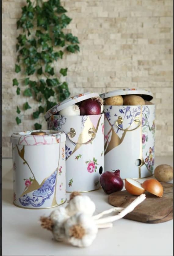 Dekorative Vorratsdosen aus Blech | Kartoffel, Knoblauch & Zwiebel Behälter • Blumenmuster