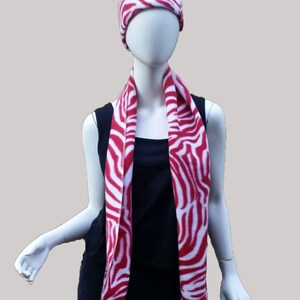 Fleece scarf in red tiger print