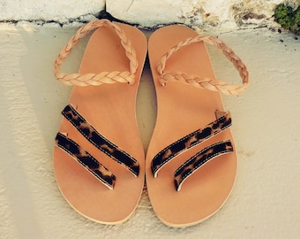 Leren sandalen met luipaardprint, leren sandalen, sandalen met dierenprint, Griekse damessandalen, leren sandalen met bandjes, zomersandalen dames