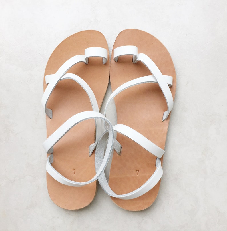 Sandálias de couro minimalistas para mulheres, sandálias rasteiras, sapatos confortáveis para o verão. imagem 8