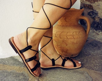 Schwarze Leder Gladiator Sandalen, griechische handgefertigte Schnürsandalen