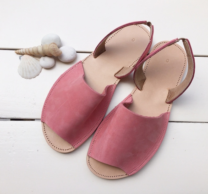 Rosa lädersandaler, lädersandaler dam, sandaler med remmar, sommarsandaler, grekiska sandaler, bekväma sandaler, peep toe-sandaler bild 1