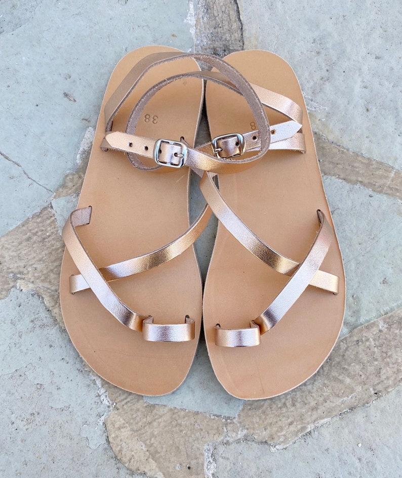 Sandálias de couro minimalistas para mulheres, sandálias rasteiras, sapatos confortáveis para o verão. imagem 4
