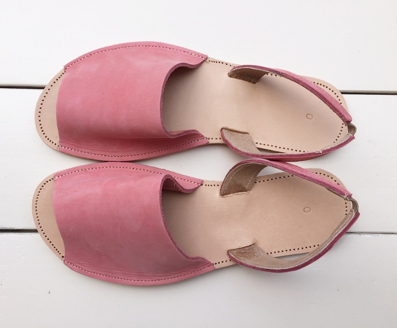 Rosa lädersandaler, lädersandaler dam, sandaler med remmar, sommarsandaler, grekiska sandaler, bekväma sandaler, peep toe-sandaler bild 3