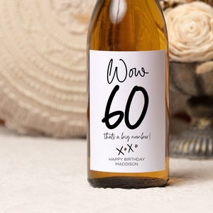 Divertenti etichette per bottiglie di vino per il 60° compleanno, Compimento di sessant'anni, Regalo per il sessantesimo compleanno, Ragazza di compleanno, Idea regalo per gli amanti del vino, Adesivi personalizzati