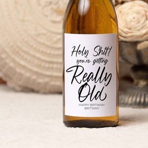 Grappige verjaardagsetiketten wijnfles, Holy Shit, je wordt oud, gelukkige verjaardag, feestvarken, cadeau-idee voor wijnliefhebbers, aangepaste stickers