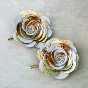 Mens elegant flower brooch pin, white petal gold flower lapel pin, lapel flower Boutonniere, gold leather wedding lapel pin mens gift groom