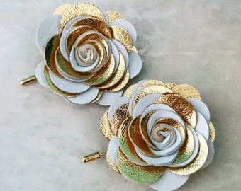 Mens elegant flower brooch pin, white petal gold flower lapel pin, lapel flower Boutonniere, gold leather wedding lapel pin mens gift groom