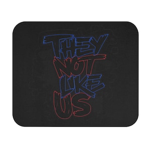 Bold Mouse Pad: Gamer Desk Decor - Vibrant Office Accessory