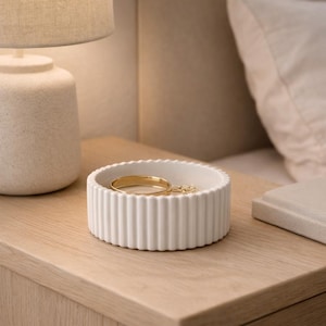 Cuenco decorativo minimalista: plato de yeso hecho a mano para joyas, llaves u objetos pequeños.
