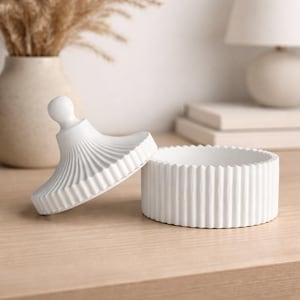 Tarro de almacenamiento con tapa – Contenedor minimalista de yeso para guardar joyas o artículos de baño.